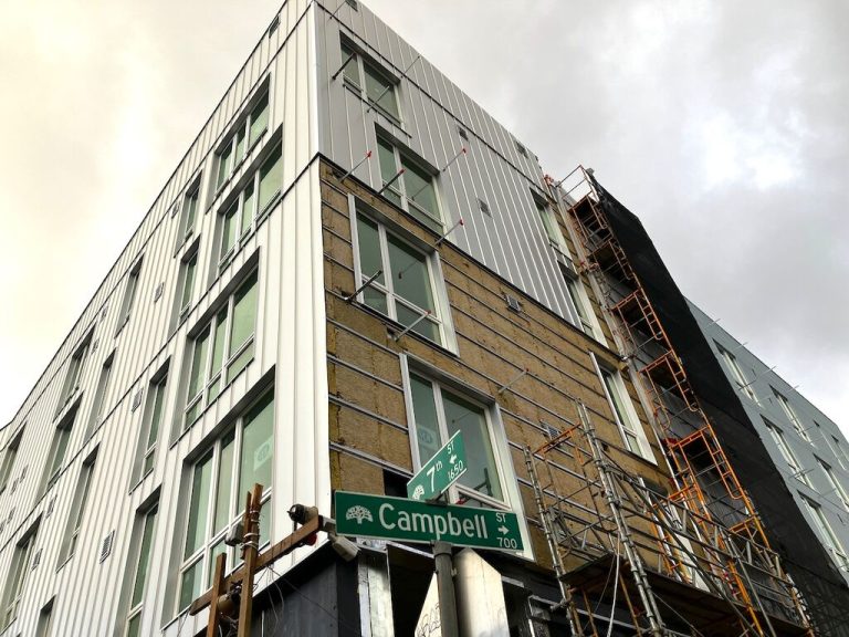 SFPD smashes down door of Elaine Brown’s West Oakland building in robbery search